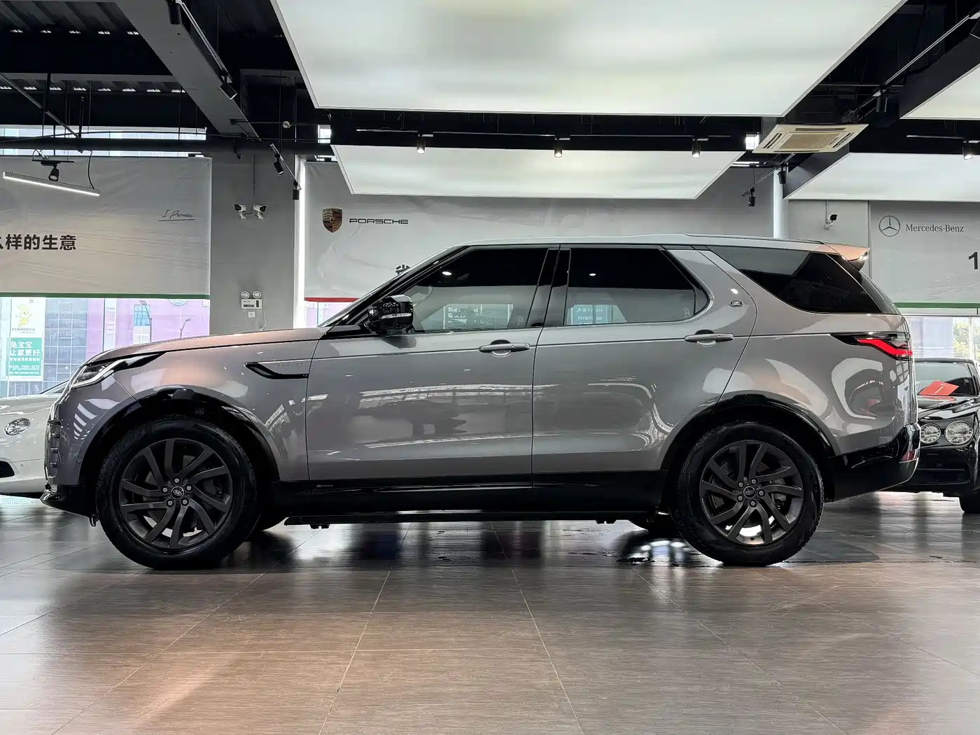 Land Rover Discovery 2021 360PS R-Dynamic S фото 18
