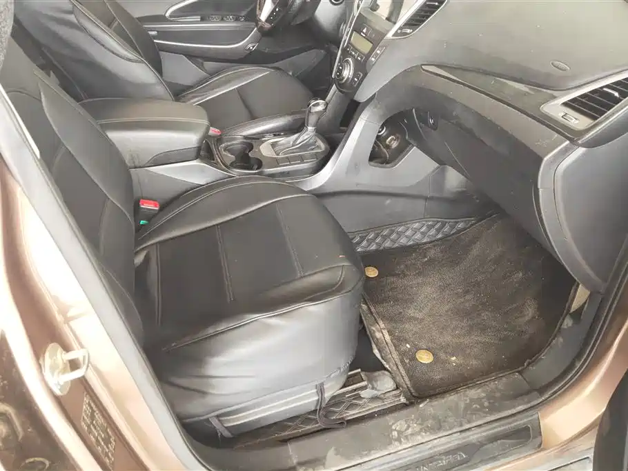 Hyundai Santa Fe 2013 Model 2.4L Automatic 2WD Smart фото 8