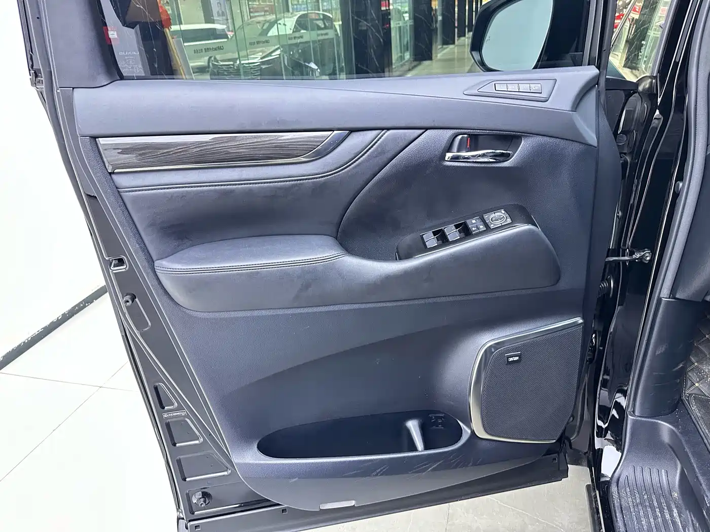 Lexus LM 2021 2020 300h 4-Seat Imperial Edition