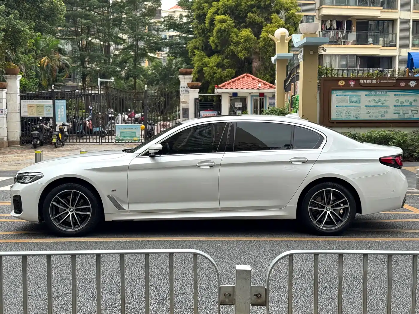 BMW 5 Series 2022 525Li M Sport Package фото 25