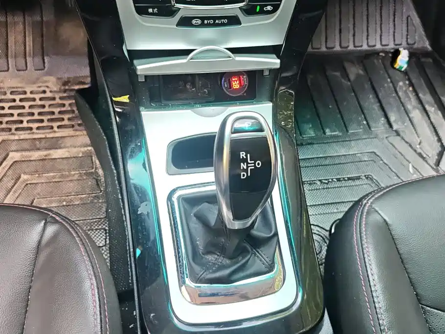BYD E5