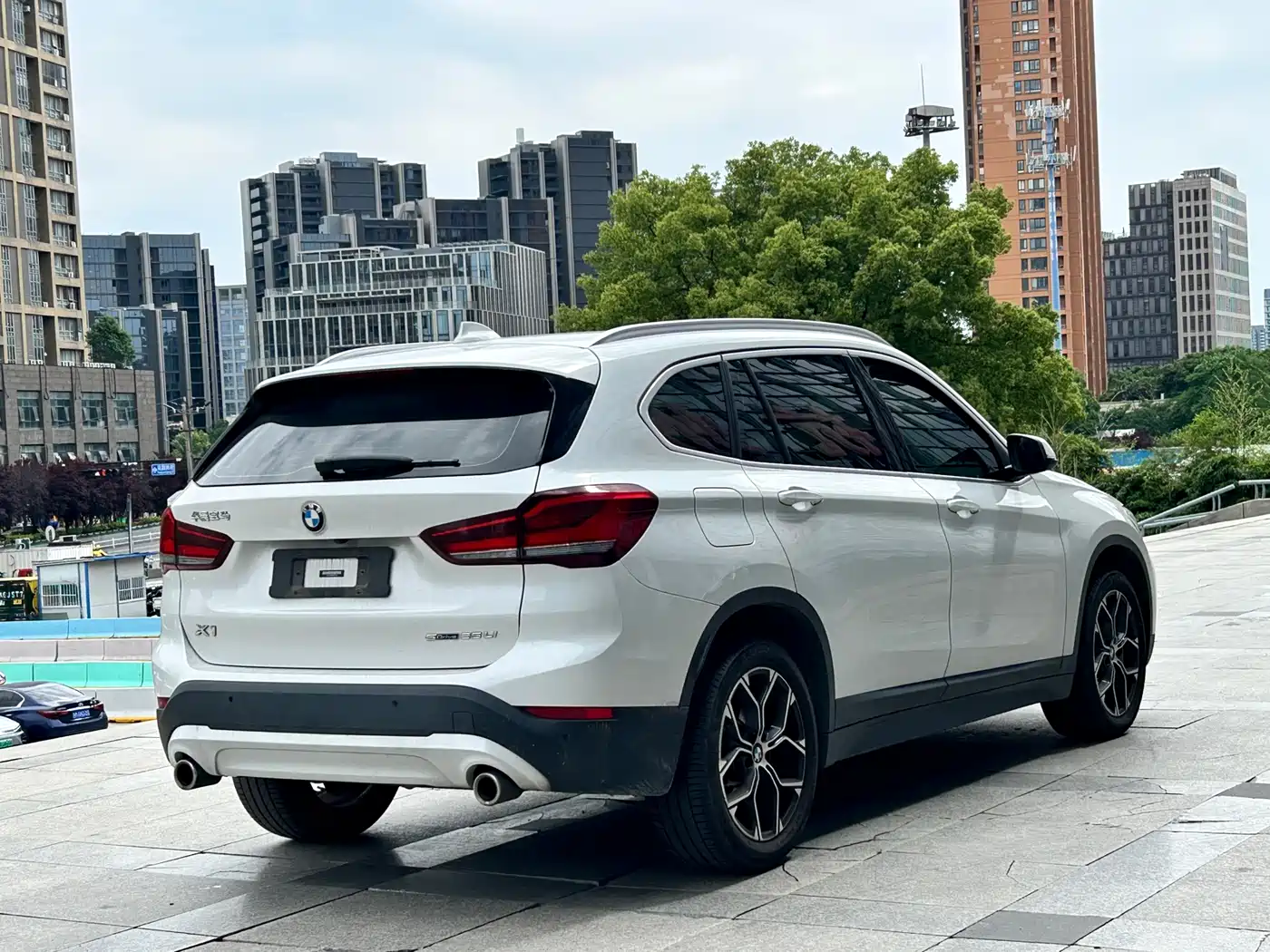 BMW X1 2022 sDrive25Li Leading фото 4
