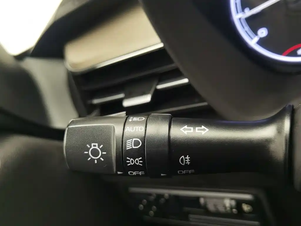 Фото 21 - Geely Vision X3