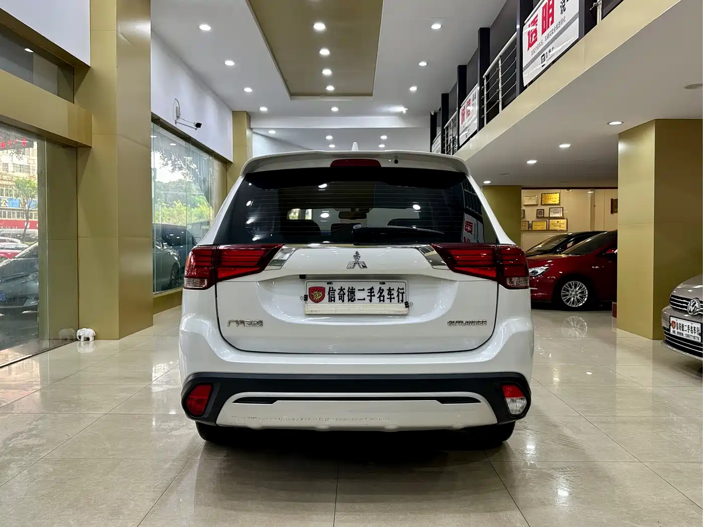 MITSUBISHI OUTLANDER