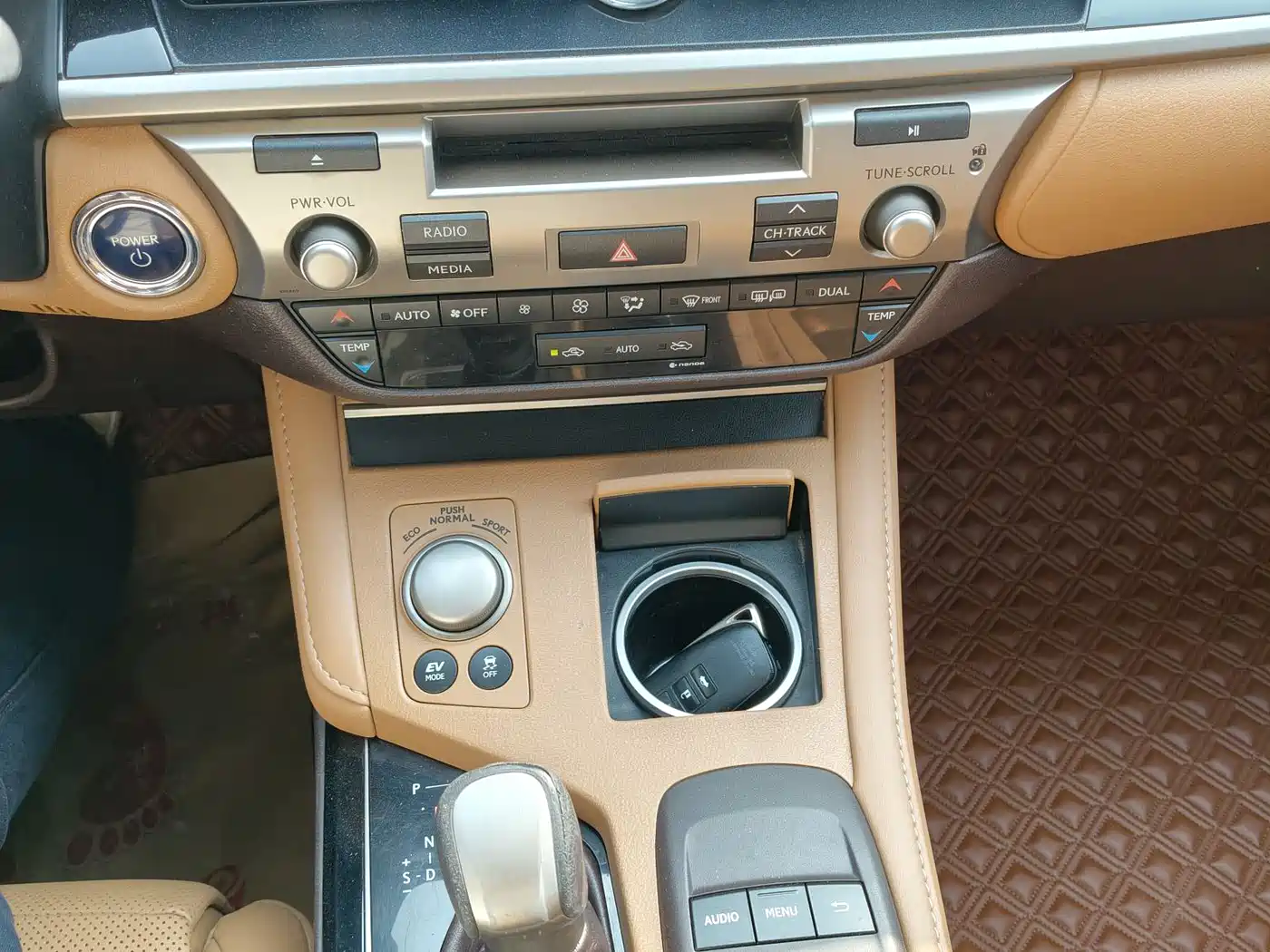 Lexus ES 2015 300h Comfort Edition фото 14