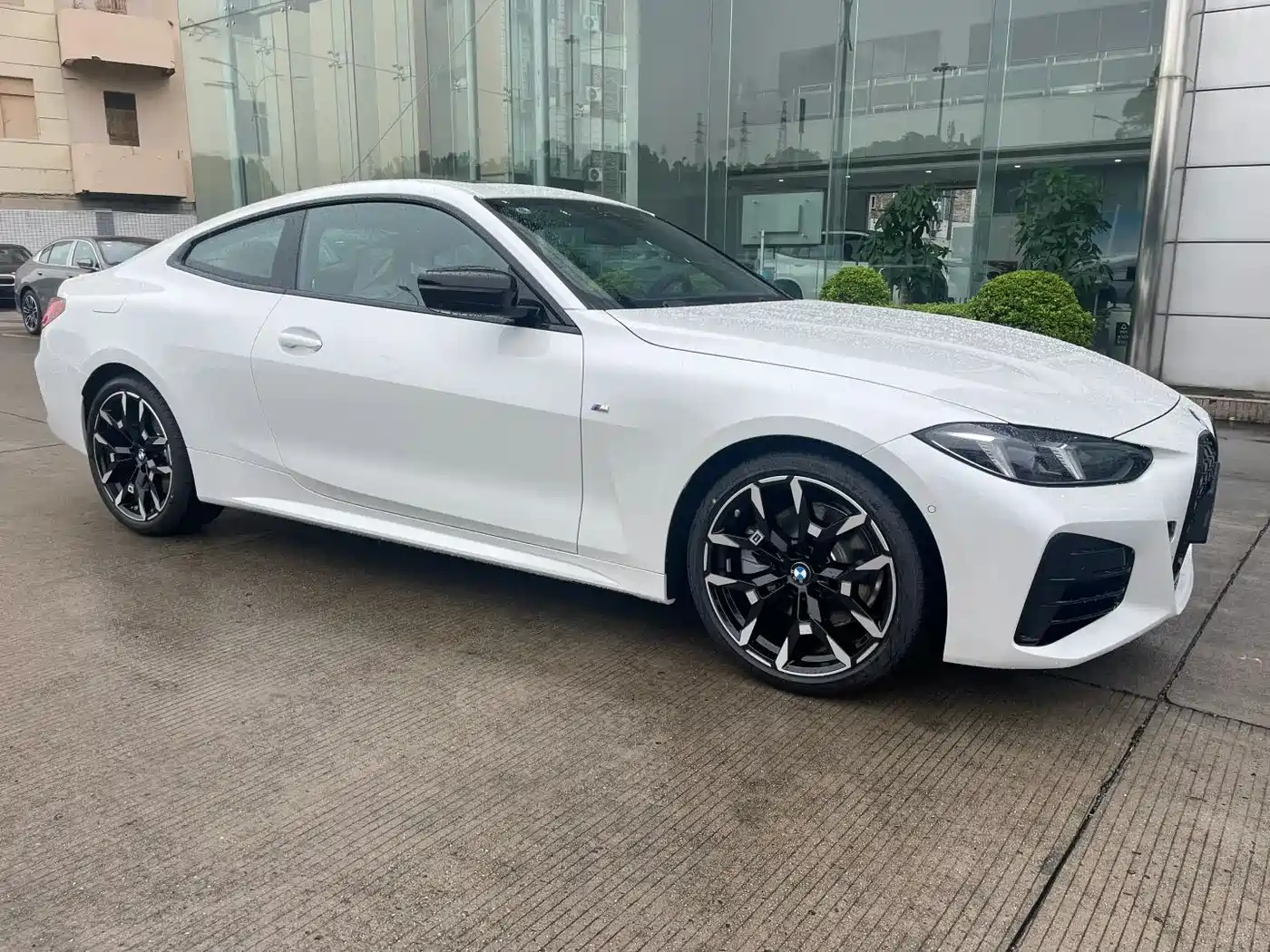 BMW 4 Series 2024 430i M Sport Shadow Edition фото 2