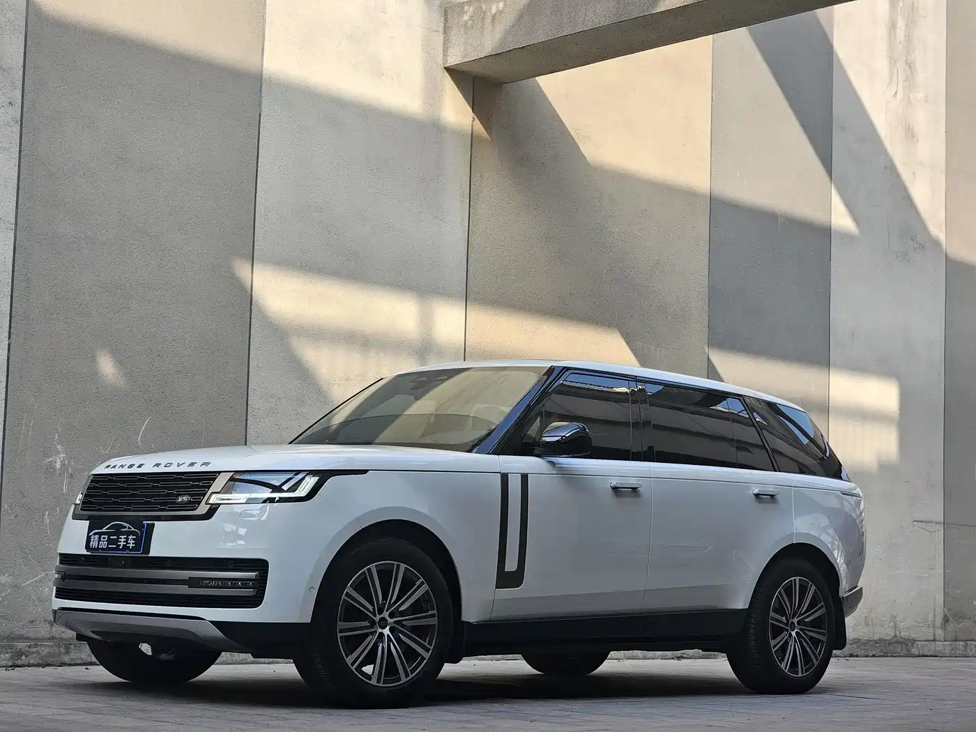 Land Rover Range Rover 2025 3.0 L6 400PS Flourishing Era Extended Wheelbase