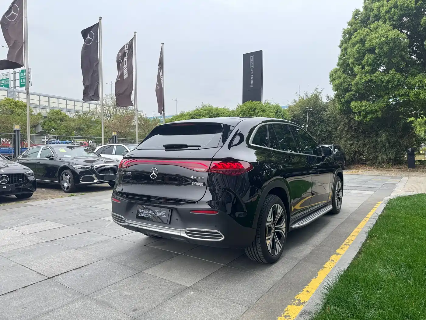 MERCEDES-BENZ EQE SUV