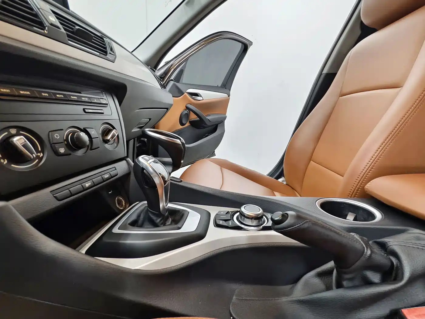 BMW X1 2014 sDrive18i Fashion Edition фото 12