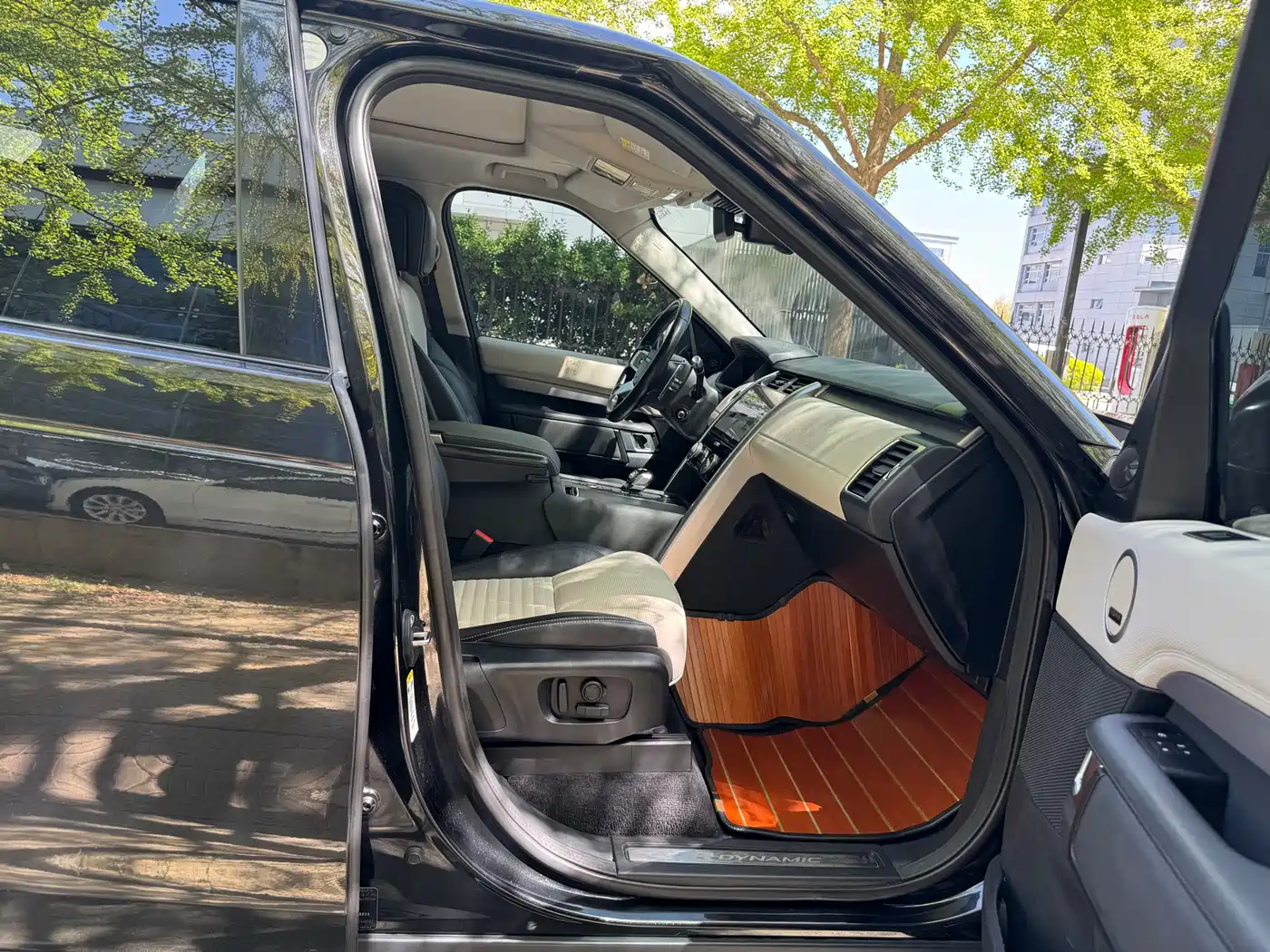 Land Rover Discovery 2021 360PS R-Dynamic SE фото 12