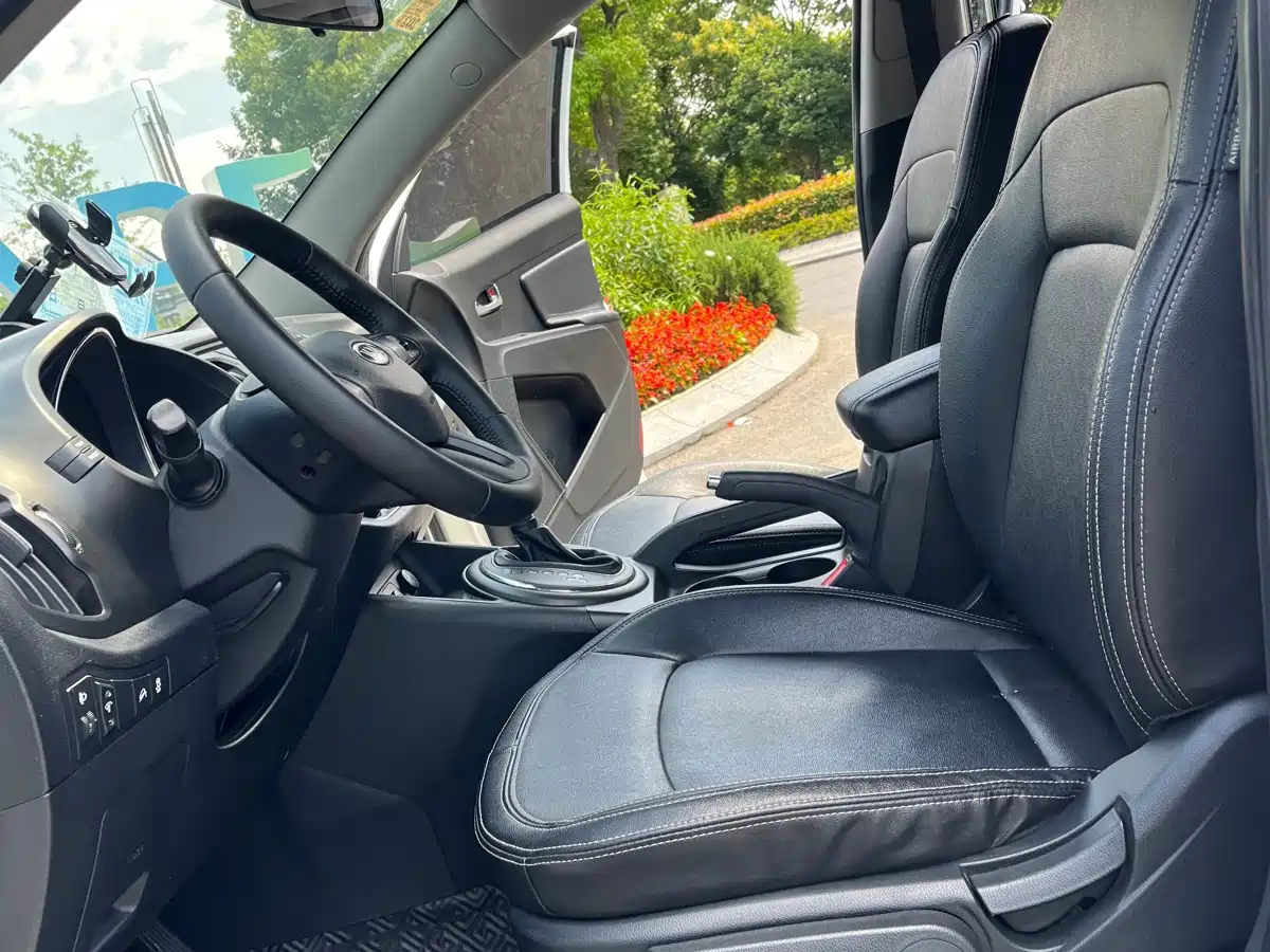 Kia Sportage 2014 2.0L Automatic 2WD GLS фото 9