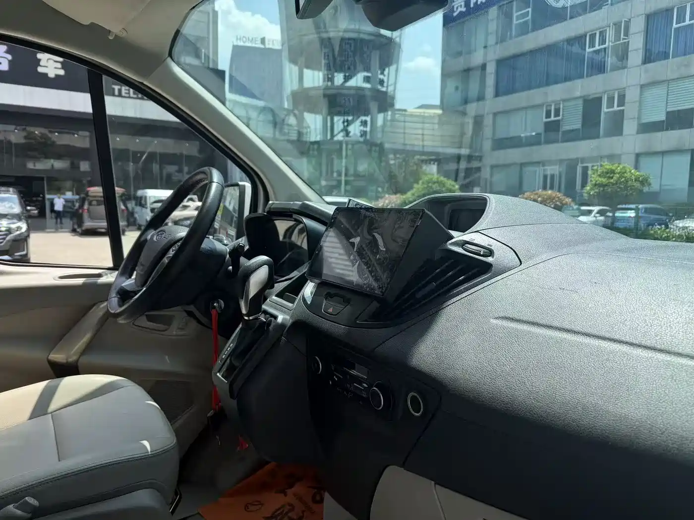 Ford Tourneo 2017 2017 2.0T Automatic Smart Elite Edition