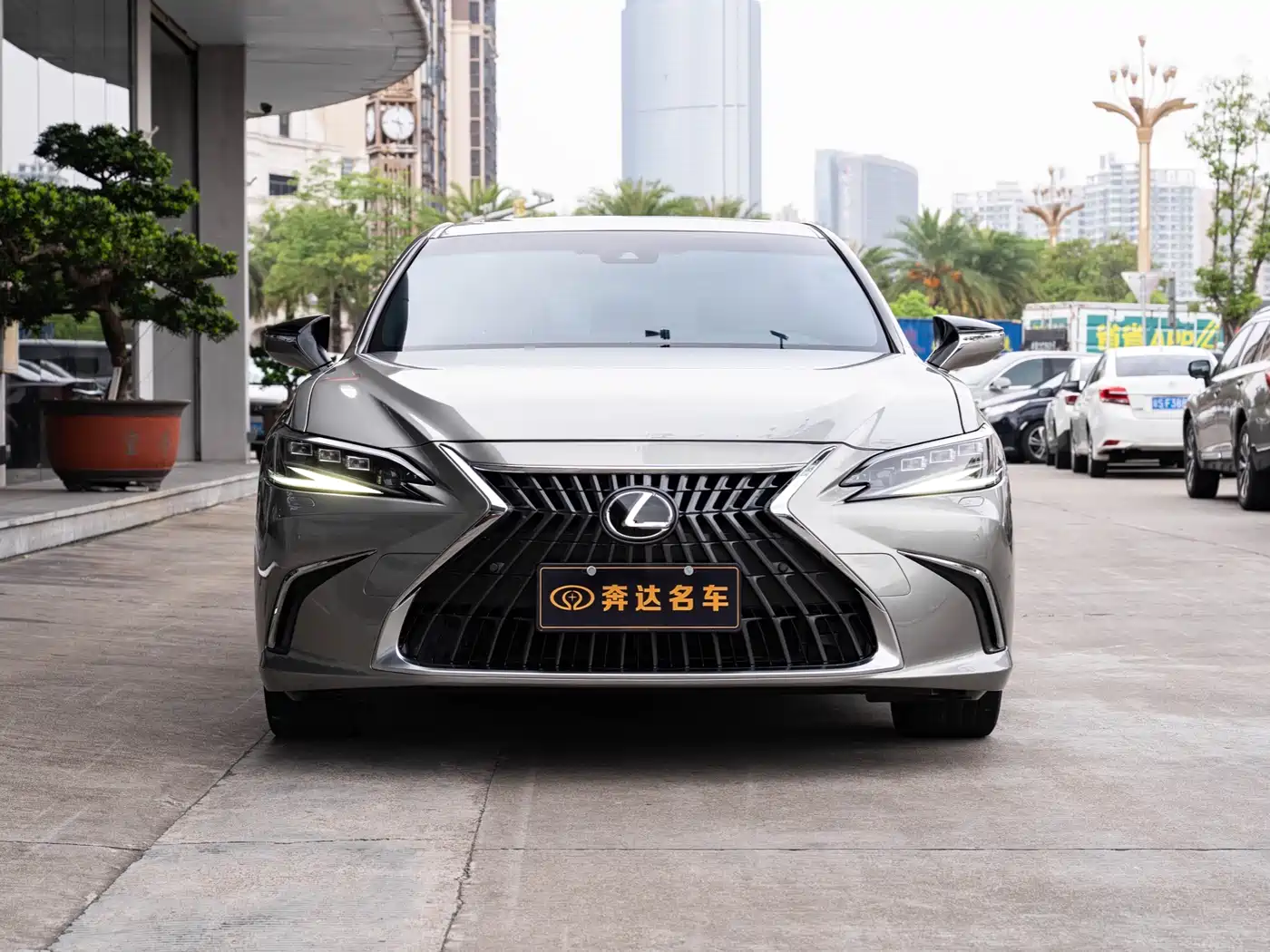 Lexus ES 2022 300h Ultimate Edition фото 2