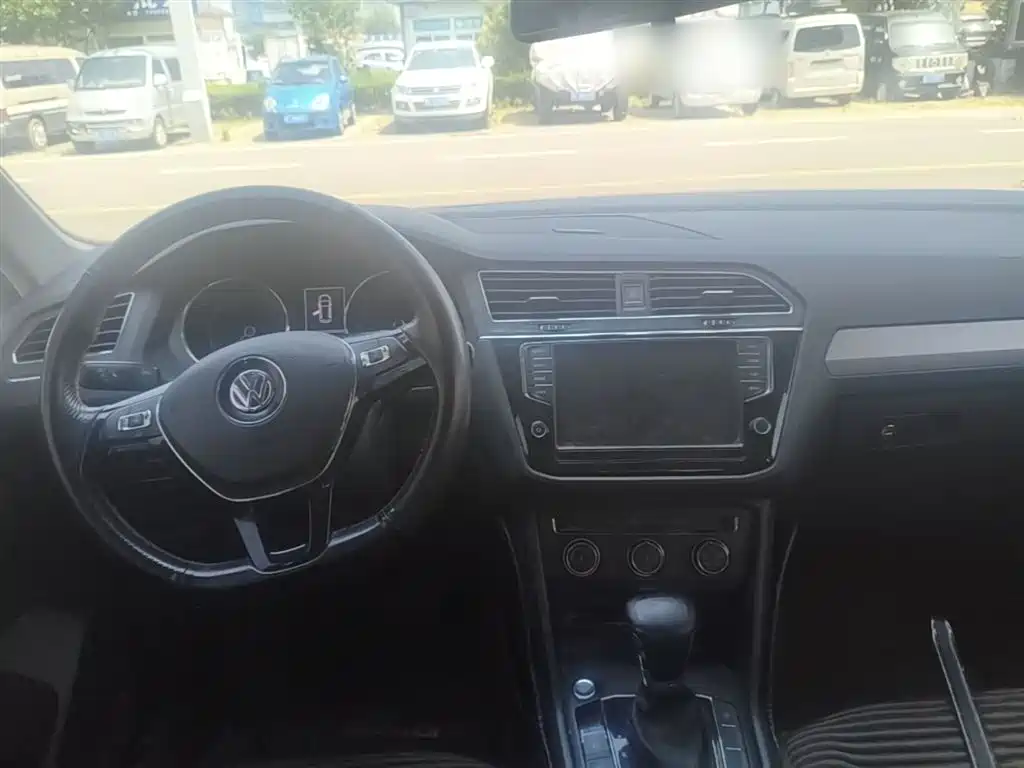 Volkswagen Tiguan L 2018 330TSI Automatic 2WD Trend Edition фото 10