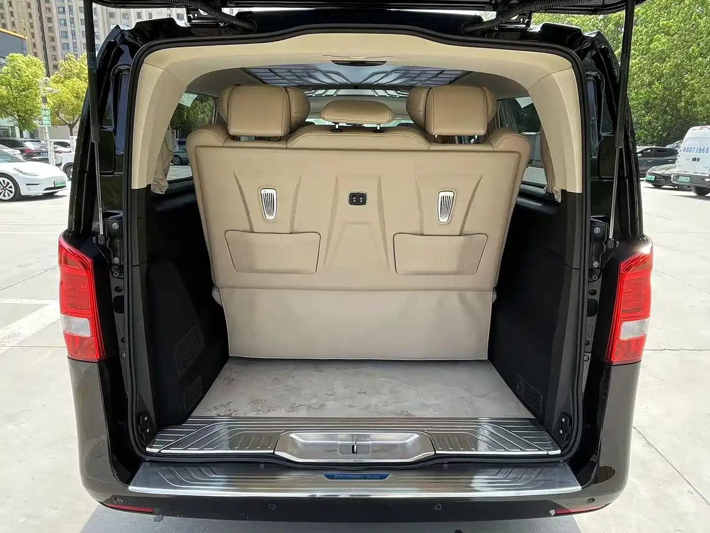 Mercedes-Benz Vito 2023 2.0T Business 7-Seater фото 13