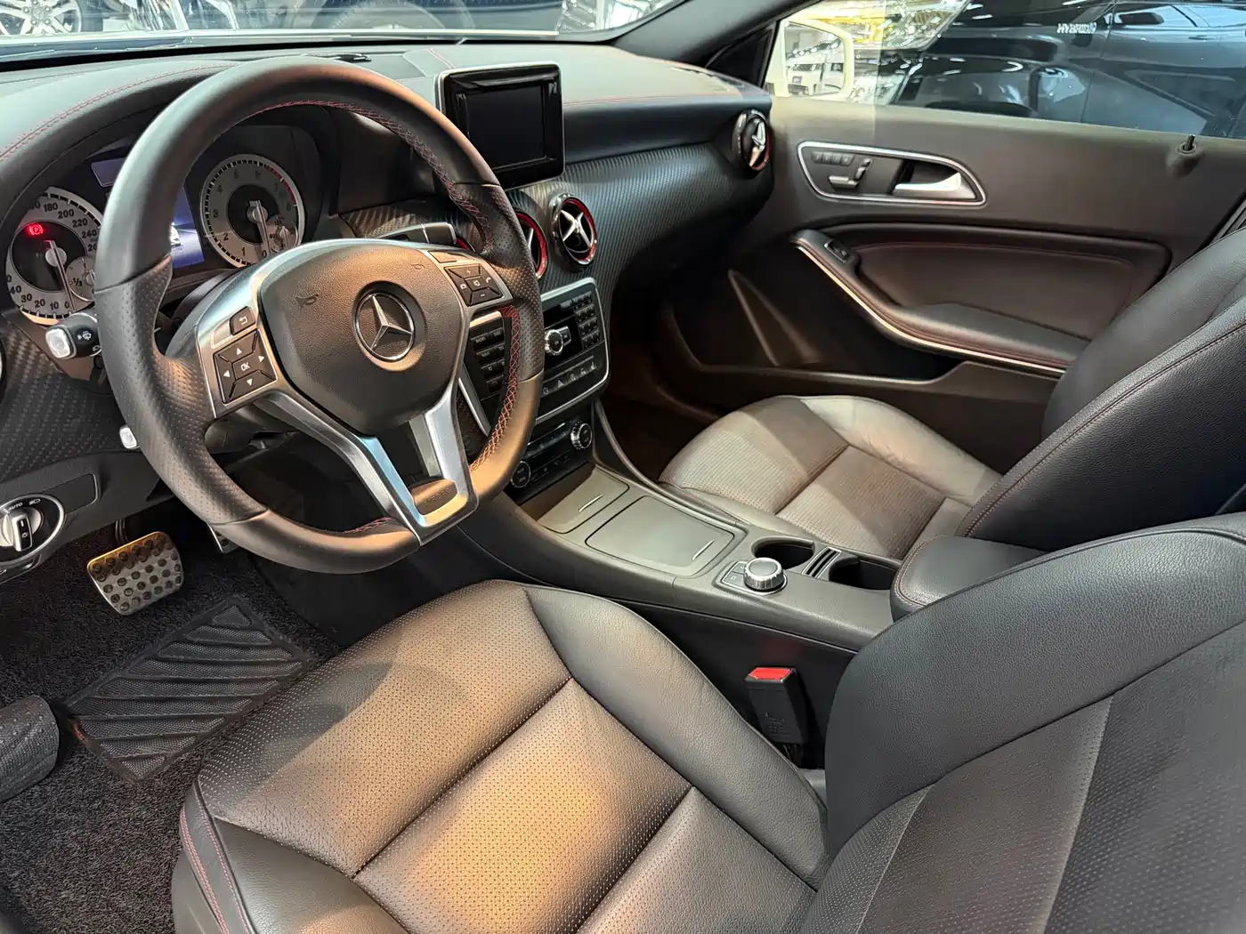 Mercedes-Benz A-Class (Import) 2016 A 260 Sport фото 5