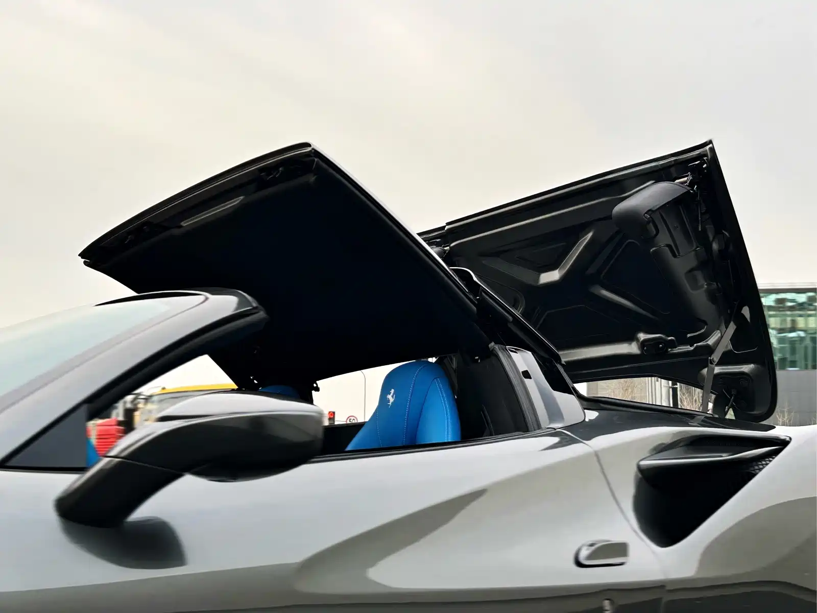 Photo 8 - Ferrari F8