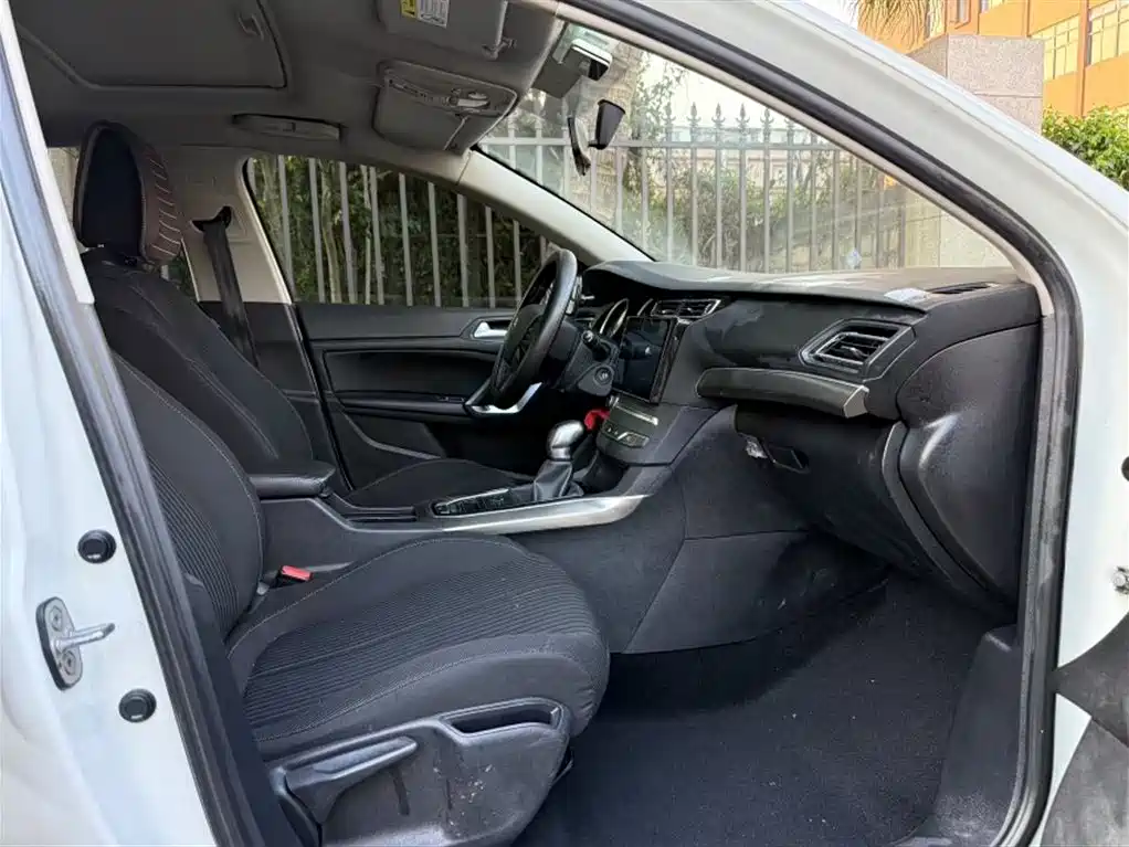 Peugeot 408 2015 Model 1.2T Automatic Luxury Edition фото 14