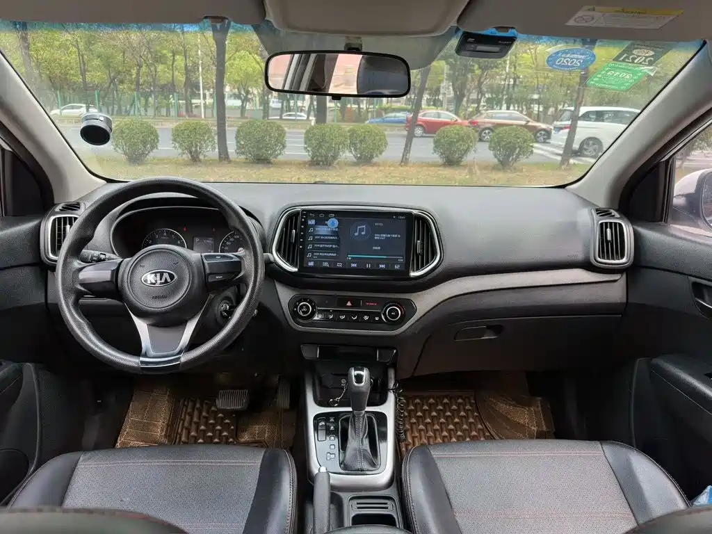 Photo 5 - Kia KX3