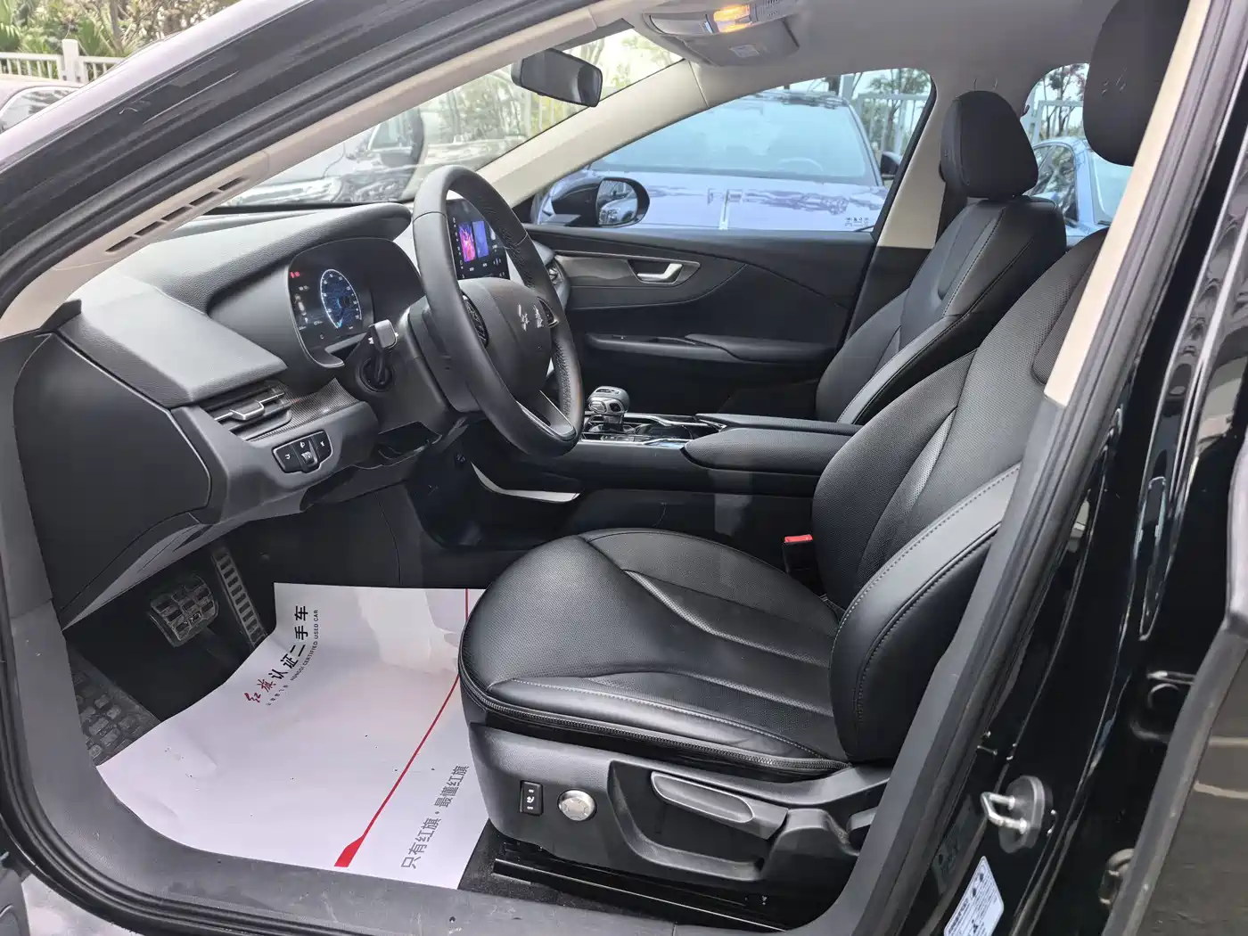 Hongqi E-QM5 2023 Facelift Basic Travel Edition фото 8