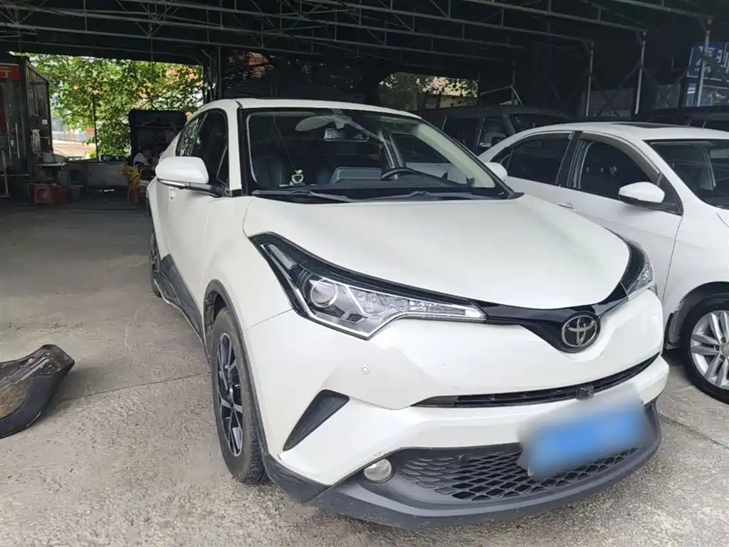 Toyota C-HR 2020 Model 2.0L Leading фото 4