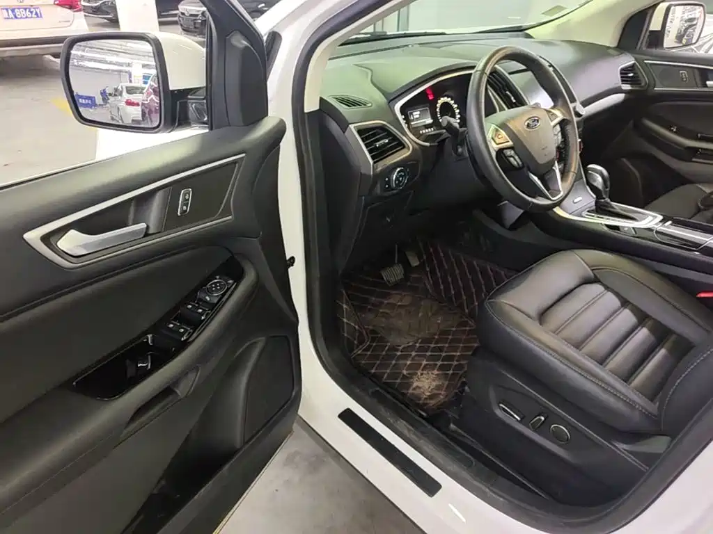 Фото 16 - Ford Edge