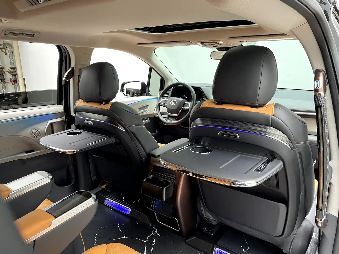 Toyota Sienna 2024 2.5L Hybrid Comfort Edition фото 12