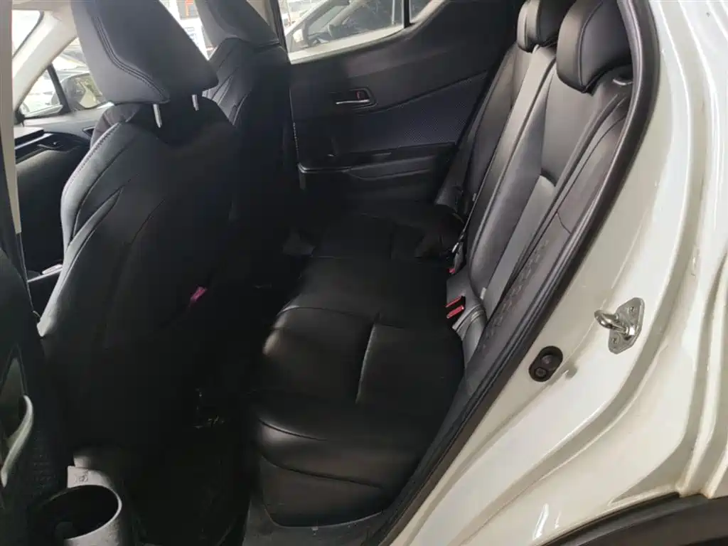 Toyota C-HR 2020 Model 2.0L Leading фото 17