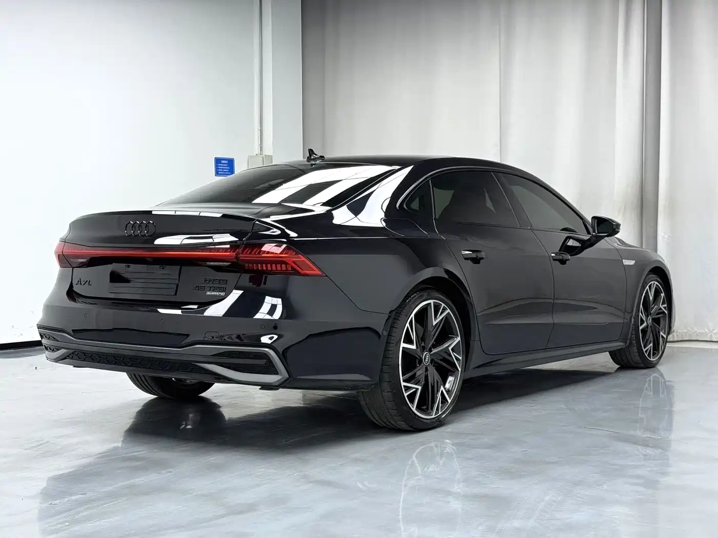 Audi A7L 2024 45 TFSI quattro S-line Black Warrior Edition фото 8