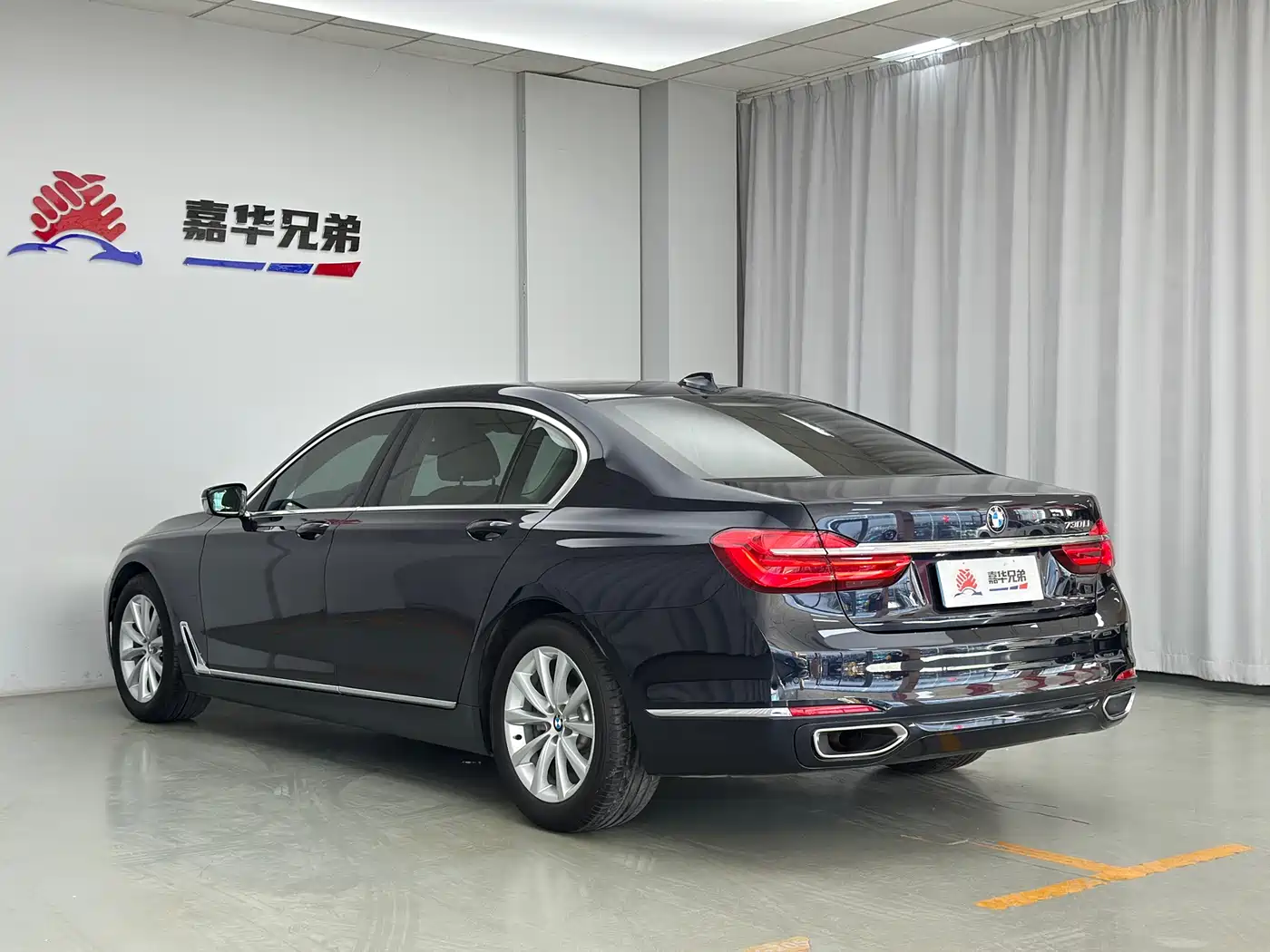 BMW 7 Series 2016 730Li Leading фото 10