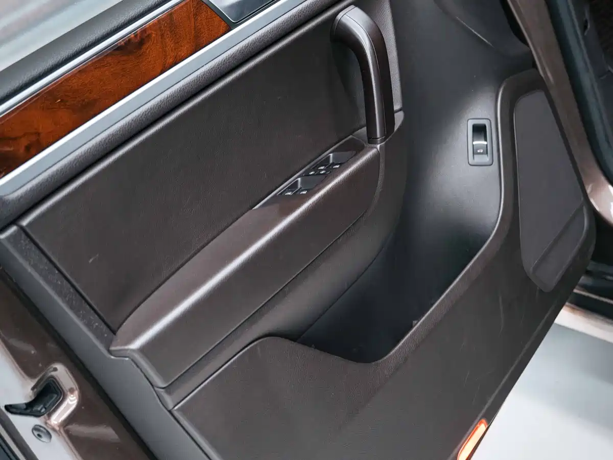 Volkswagen Touareg 2014 3.0TSI New Edge Edition фото 15