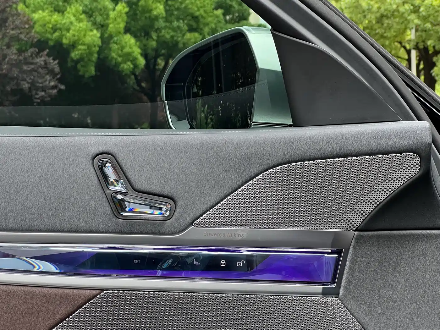 BMW 7 Series 2023 Model 735Li M Sport Package фото 15
