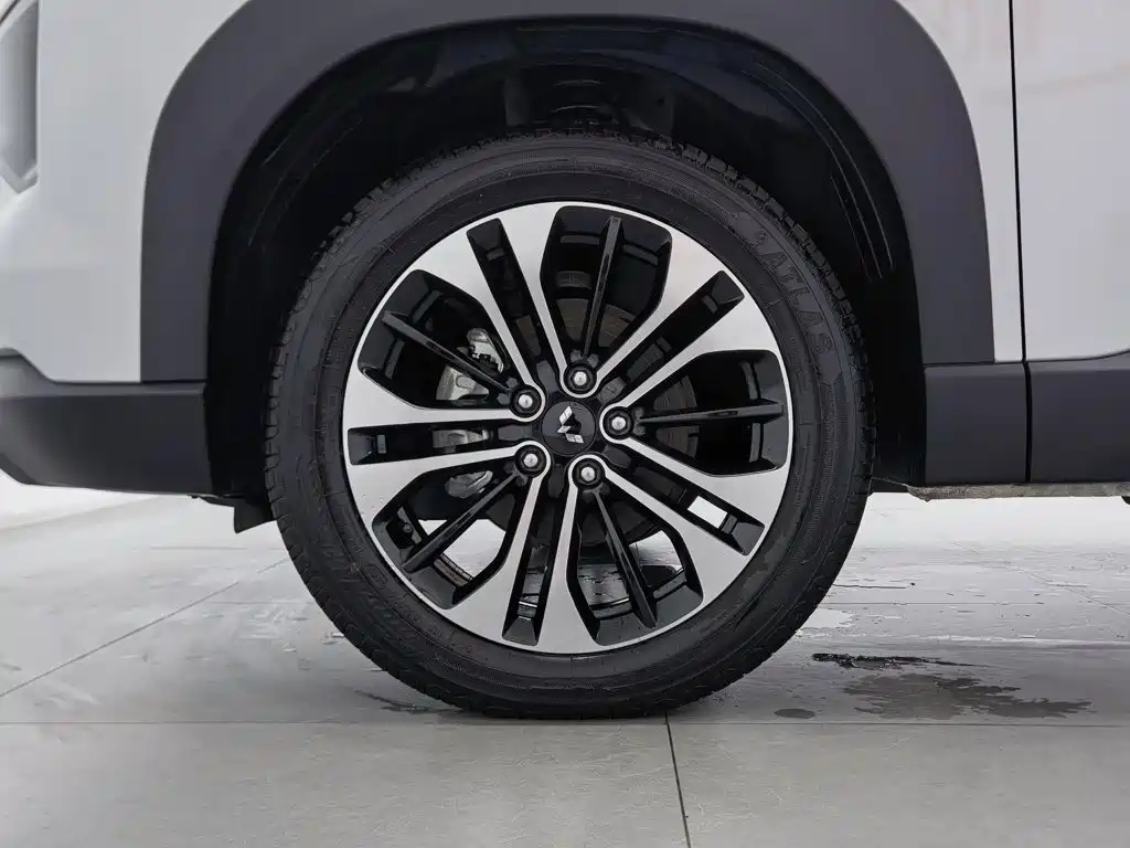 Фото 17 - Wuling Motors Starlight 560 NEV