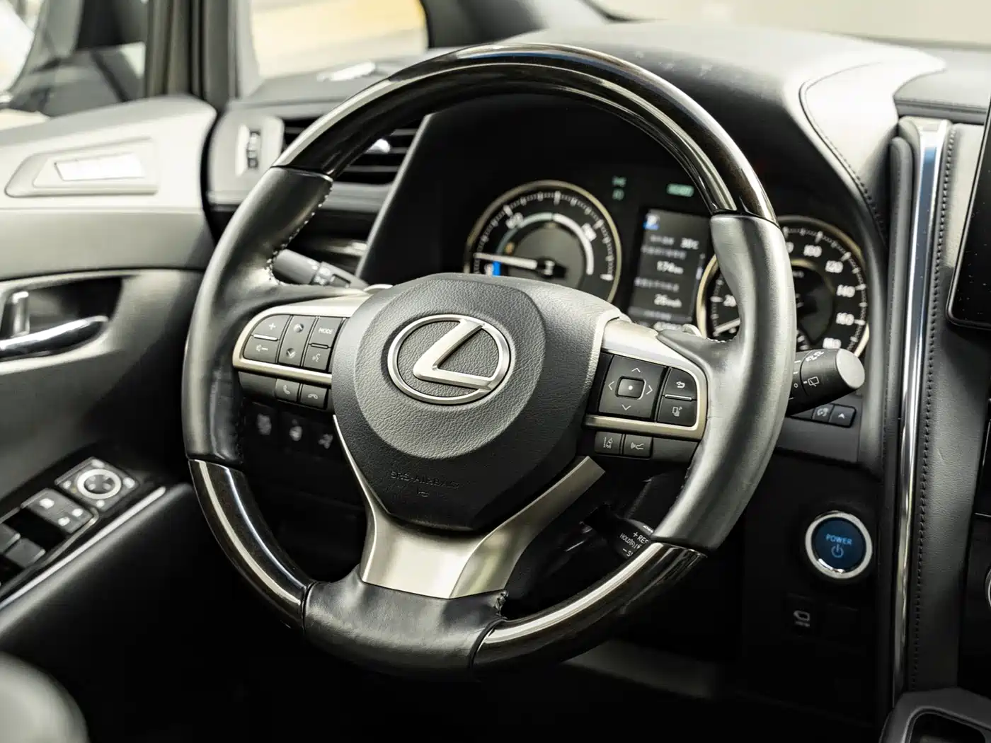 Lexus LM 2020 300h 4-Seat Imperial Edition фото 10