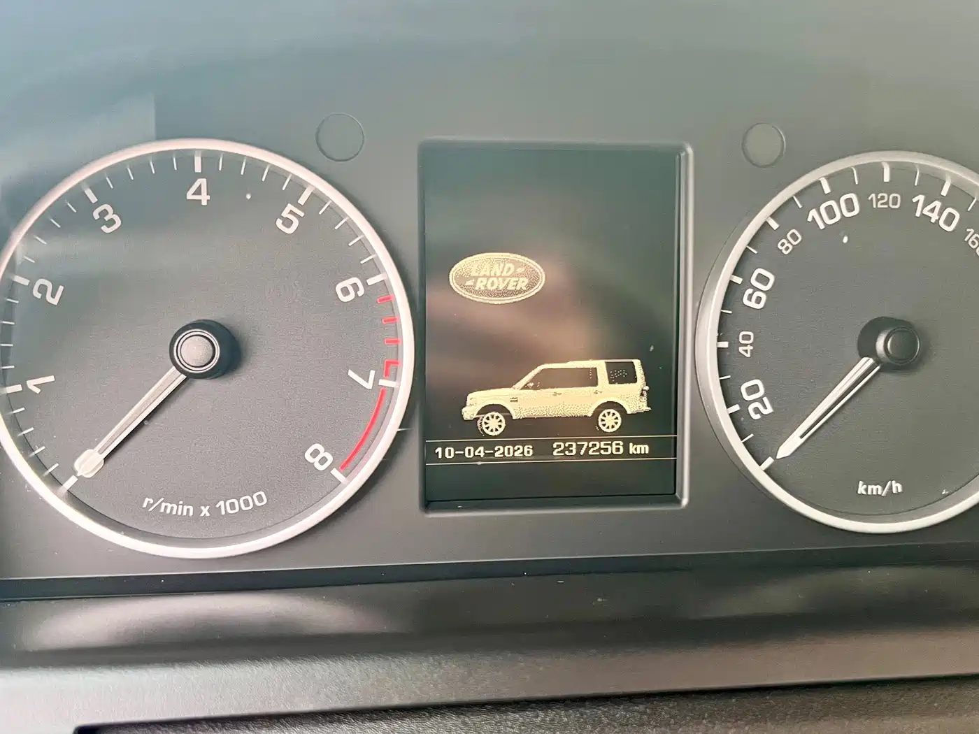 Land Rover Discovery 2014 3.0 SC V6 HSE фото 15