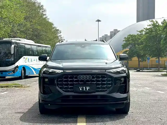 AUDI Q6