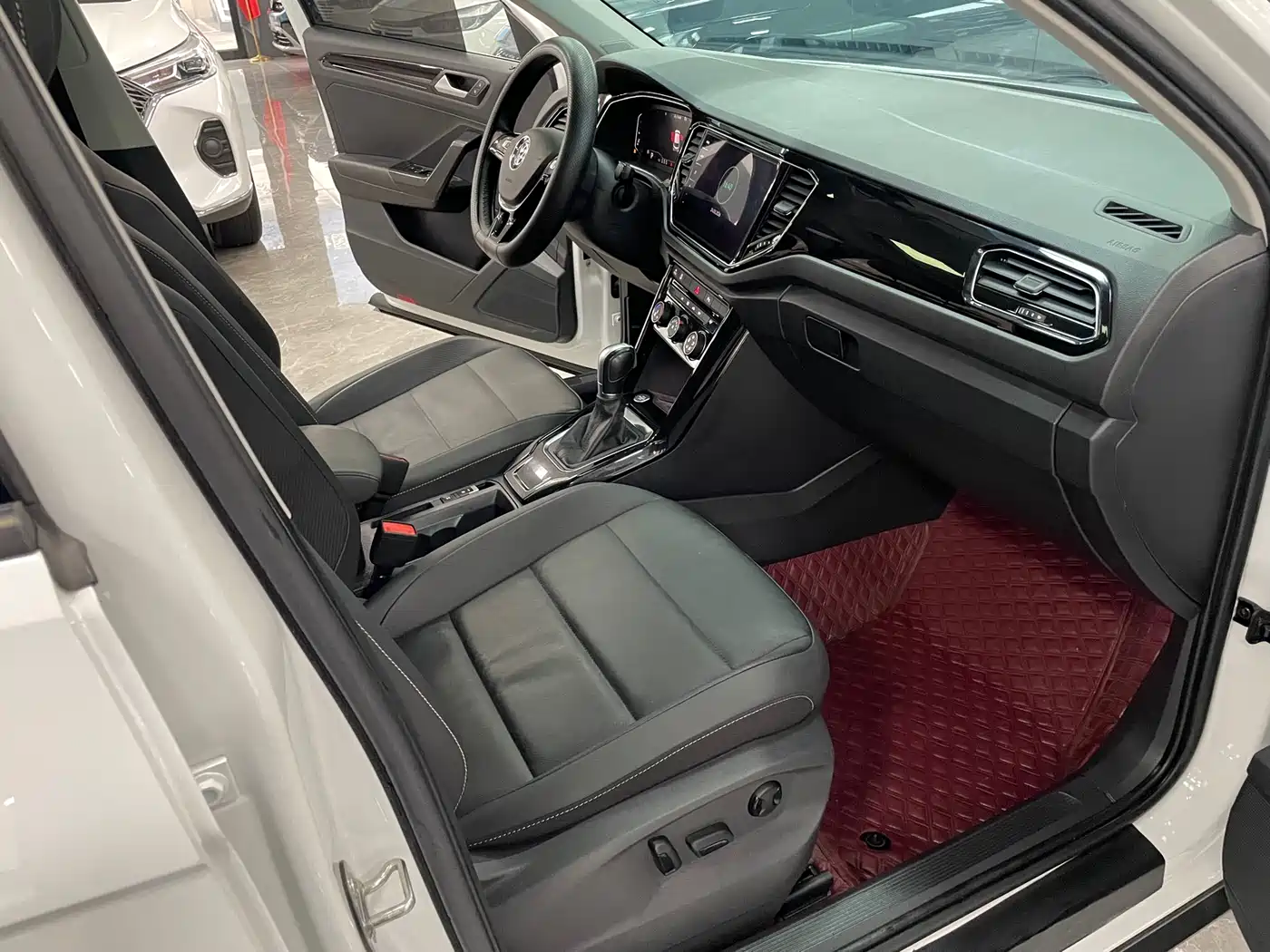 VOLKSWAGEN T ROC EXPLORING SONGS