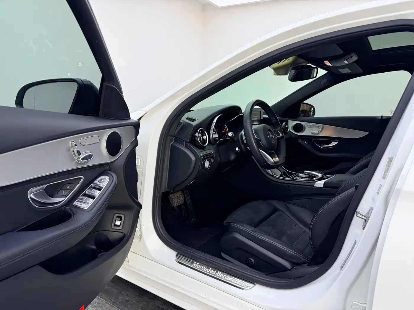 Photo 9 - Mercedes-Benz C-Class