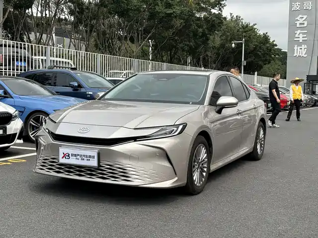TOYOTA CAMRY 2025