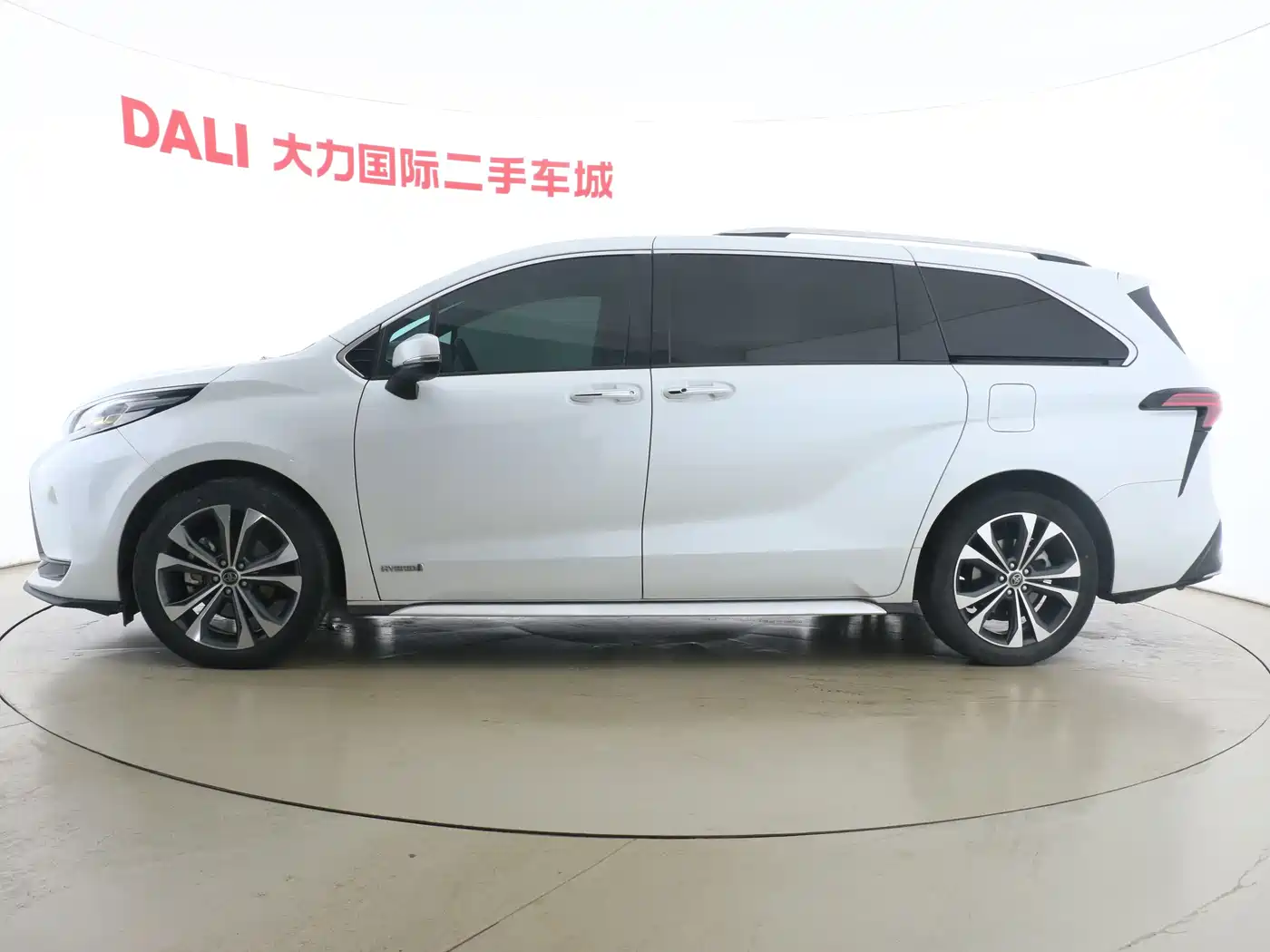 Toyota Granvia 2023 2.5L Hybrid Prestige PLUS Edition фото 3