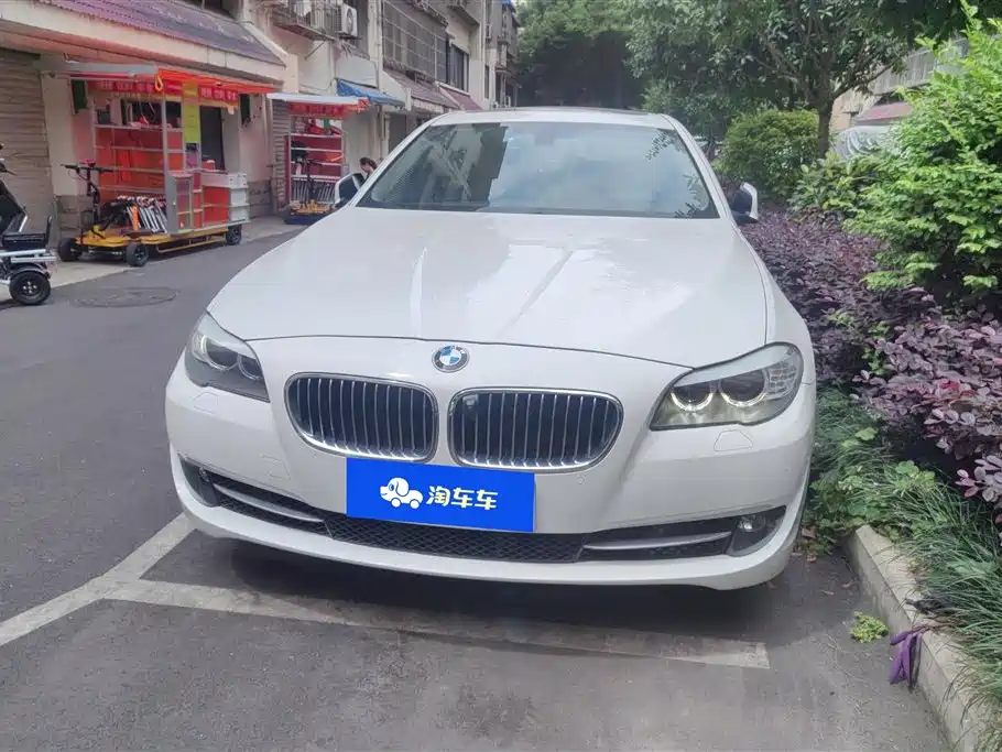 BMW 5 Series 2013 525Li Leadership фото 2