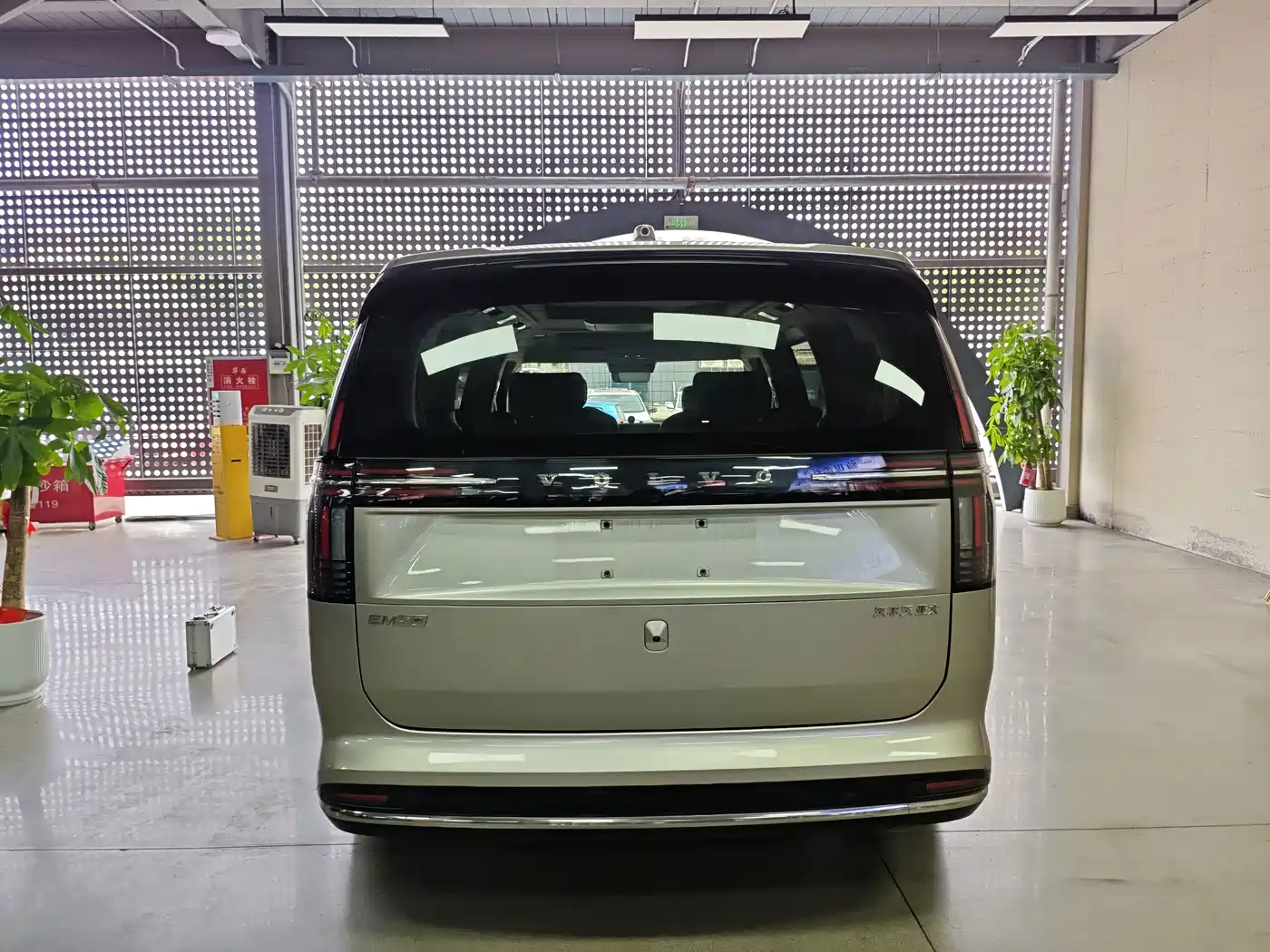 Volvo EM90 2024 2025 Ultra Six-Seater