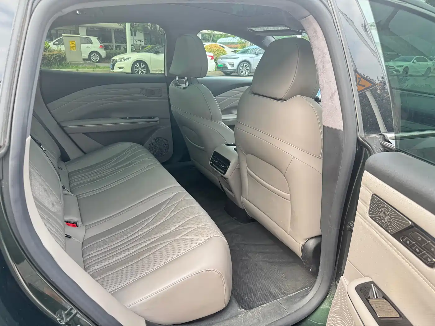 Geely Galaxy Galaxy Xingyao 8 2025 130km EM-i Premium Edition фото 15