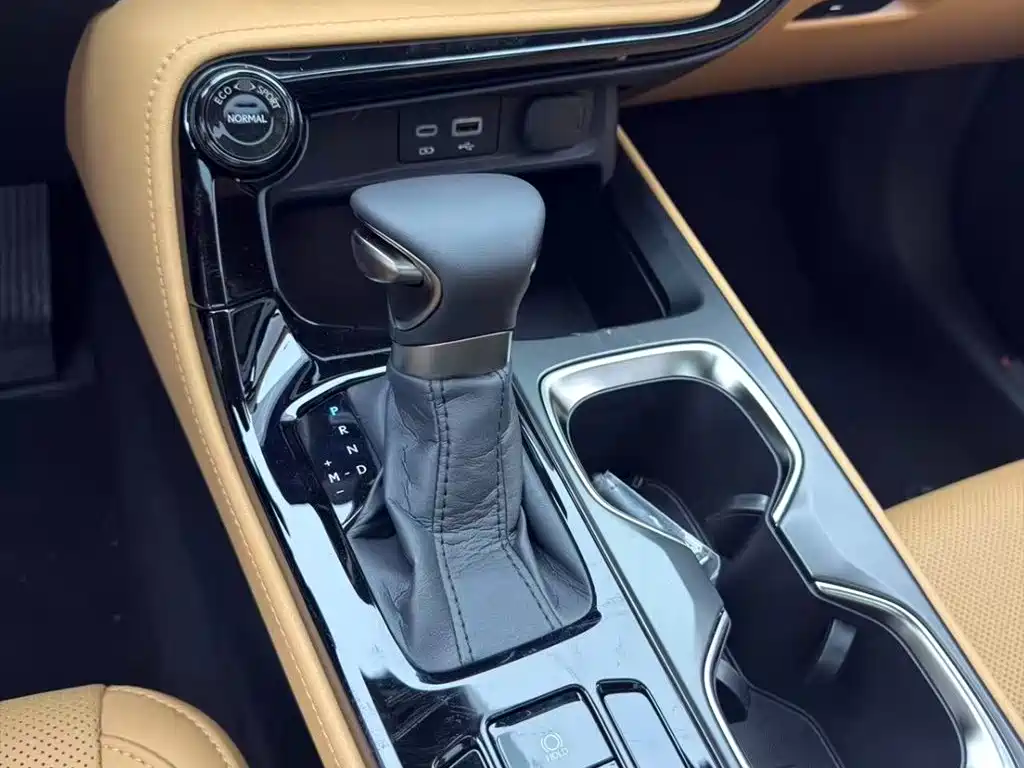 Lexus NX 2025 Model 200 Base Version фото 7