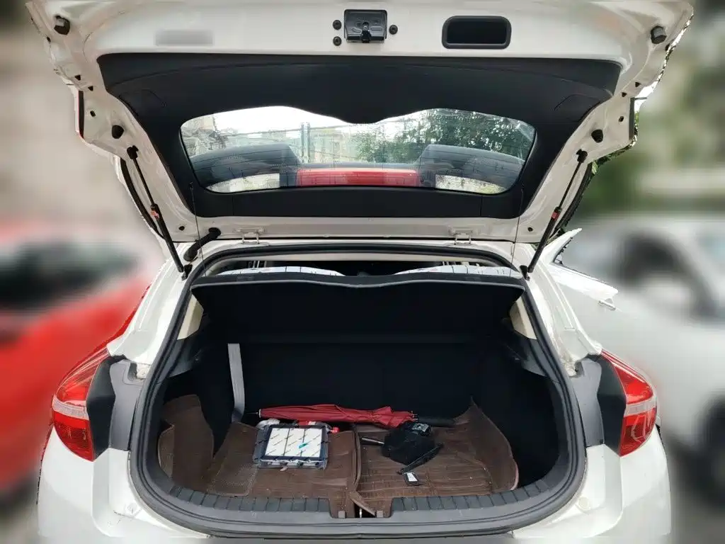 Фото 21 - Geely Emgrand GS