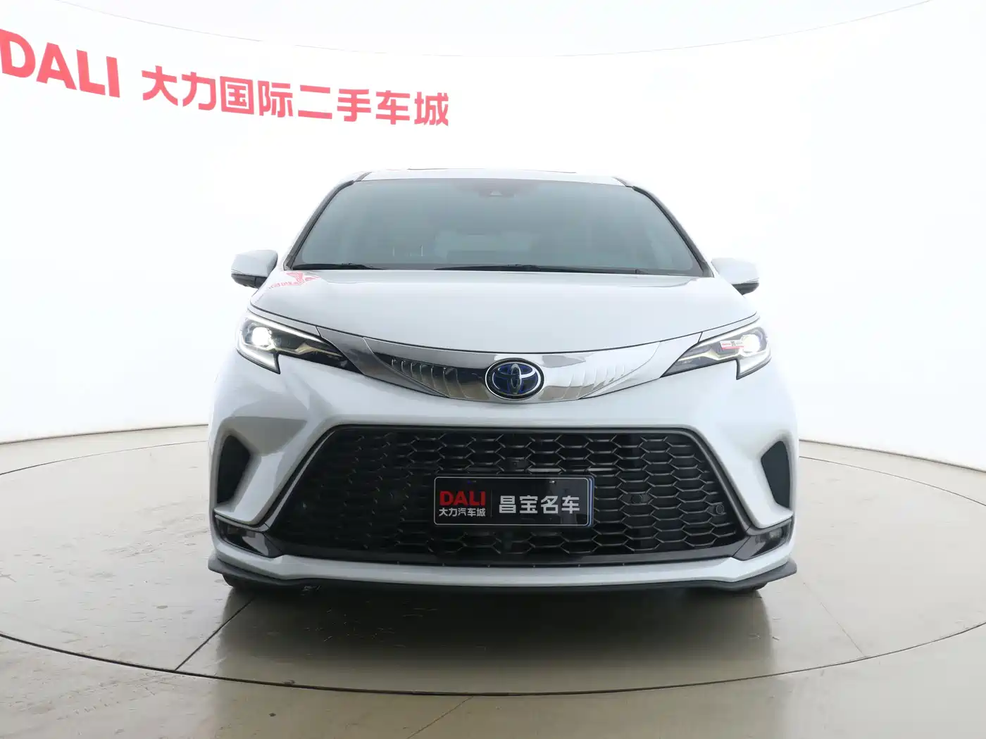 Toyota Granvia 2023 2.5L Hybrid Prestige PLUS Edition фото 2