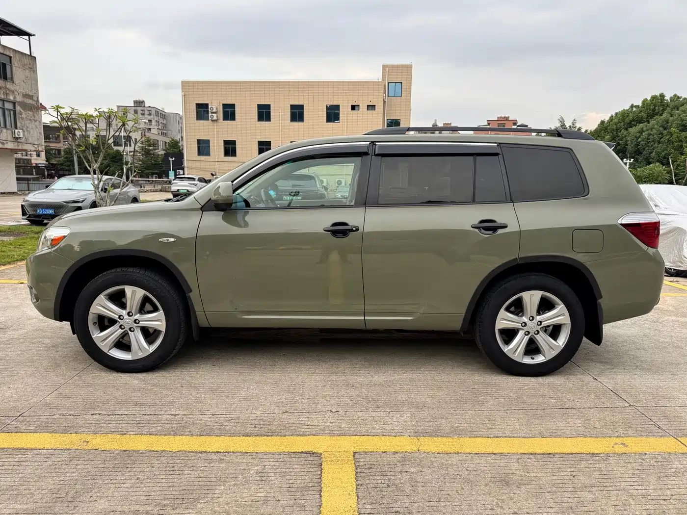 Toyota Highlander 2011 2011 2.7L 2WD 7-seat Luxury
