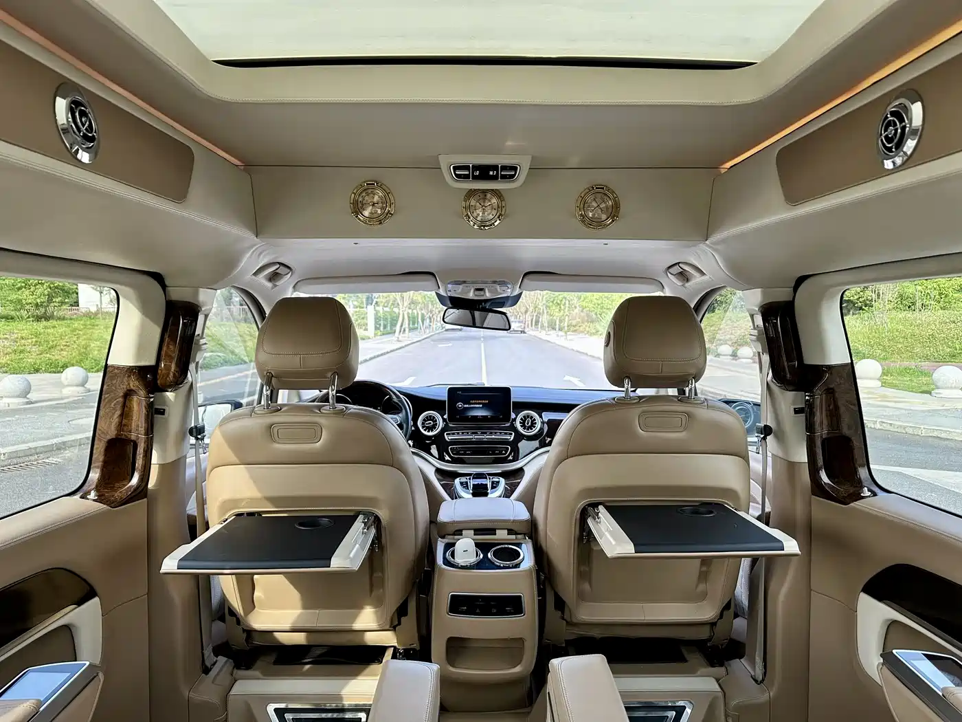 Mercedes-Benz V-Class 2018 V 260 L Premium Long Wheelbase Edition China VI фото 14