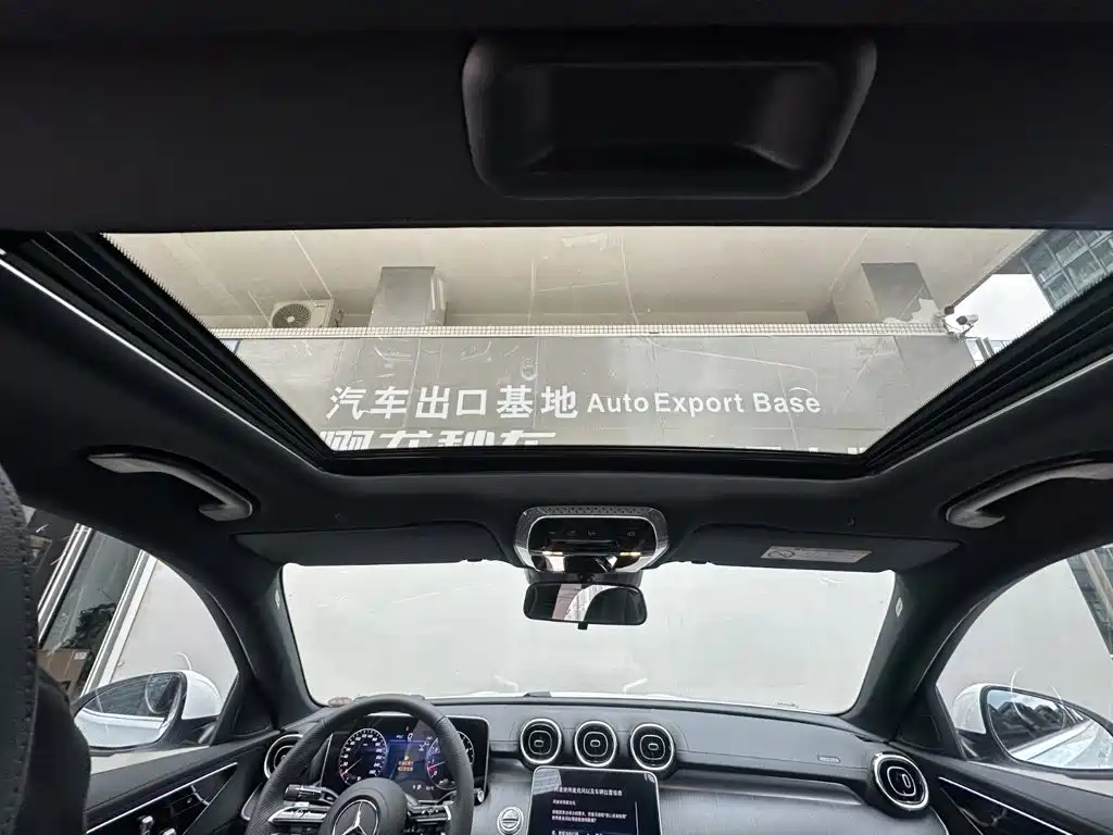 Photo 13 - Mercedes-Benz C-Class