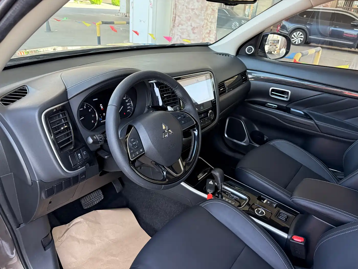 Mitsubishi Outlander 2019 2.4L 4WD Deluxe Edition 7-Seater China VI фото 7